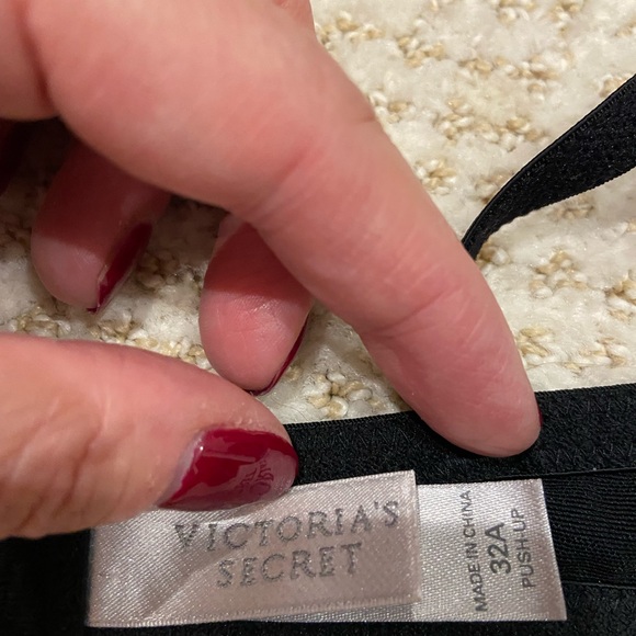 Victoria’s Secret Push Up Bra - Picture 2 of 6